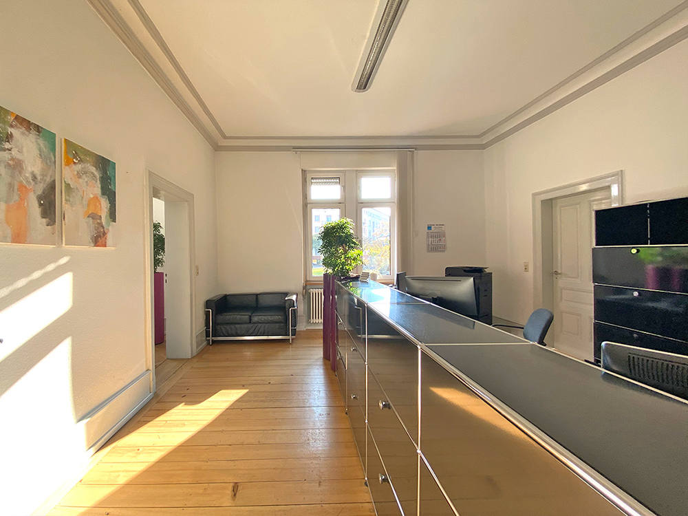 Karlsruher Anwaltsbüro